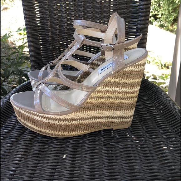 Steve Madden women’s taupe platform sandals - Picture 1 of 6